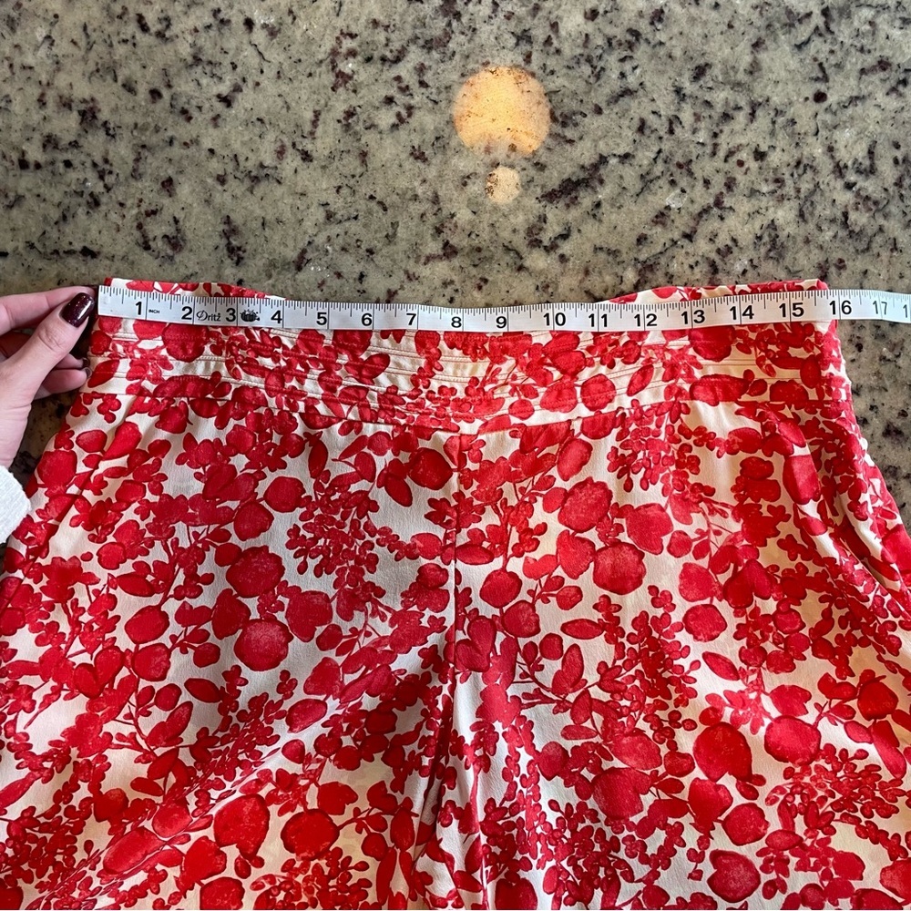 Tory Burch Red Floral High-Waist Shorts - Picture 4 of 6